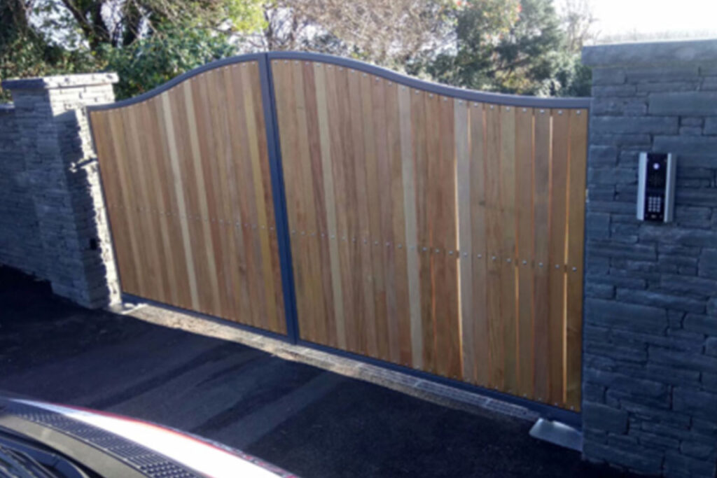 Automated Timber Gates - Bernard Spillane Engineering